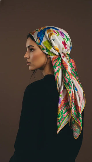 Pañuelo Guacamayos marfil 100x100